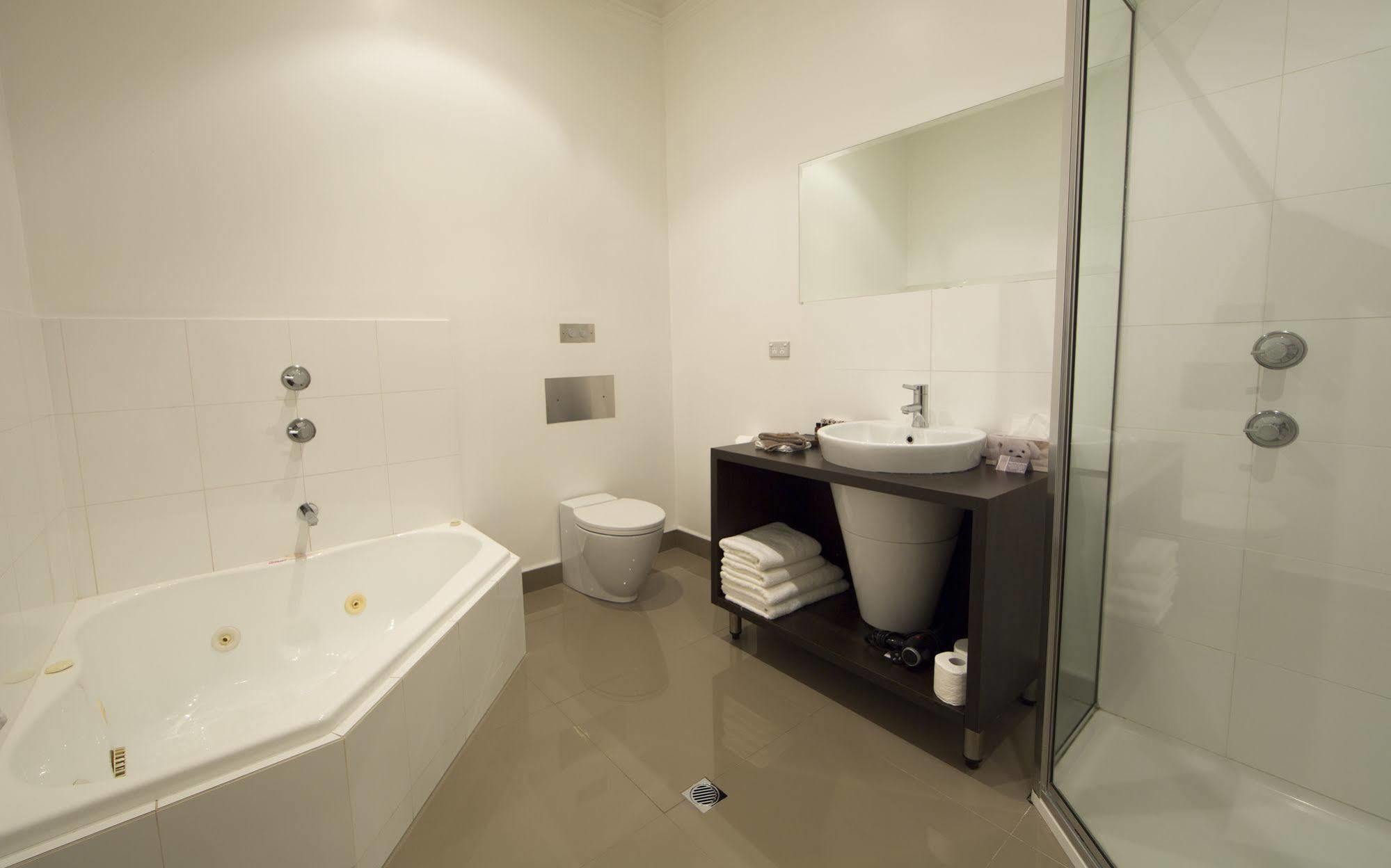 Ikon Hotel Burnie Bagian luar foto